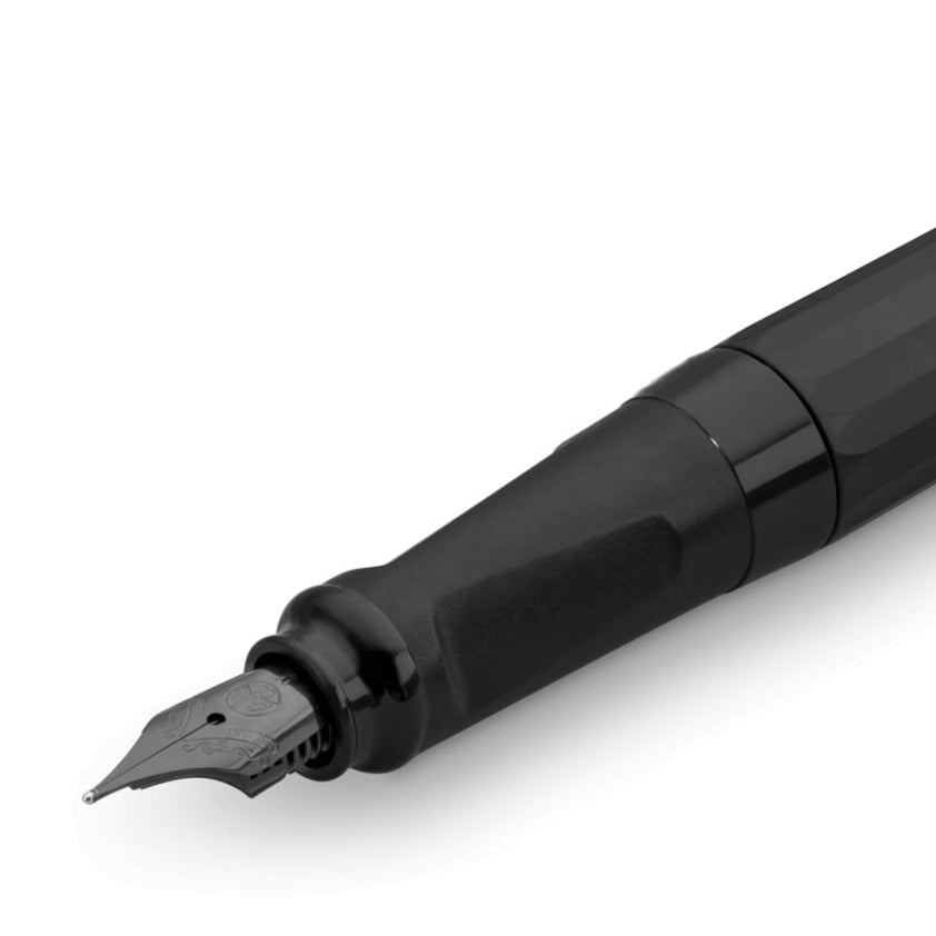 KA PERK ALL - PERKEO Fountain Pen All Black | Kaweco | Black fountain pen details | OCTÀGON DESIGN