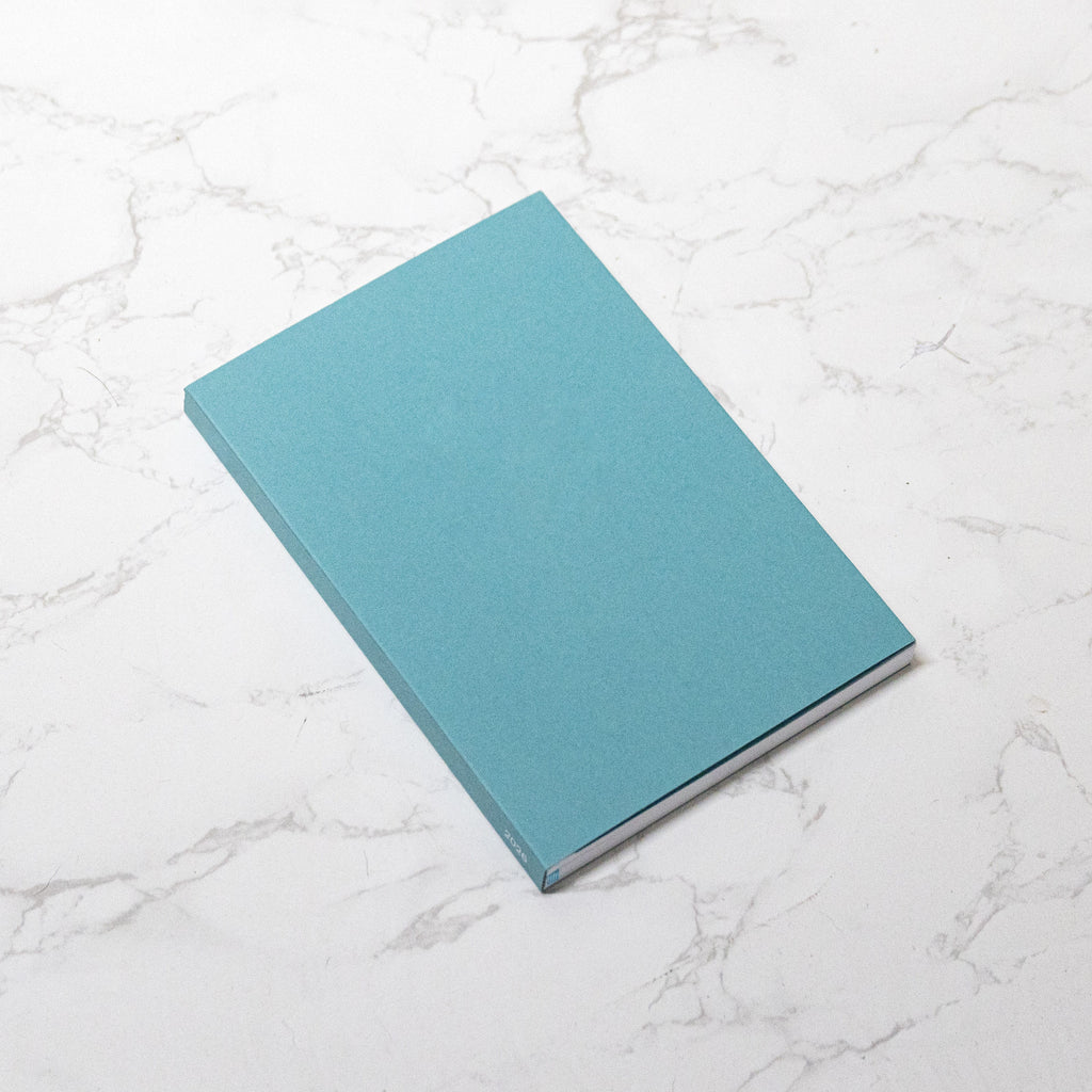 PREMIUM - Notebook · Lay-flat · 144 páginas · Tamaño similar a A5