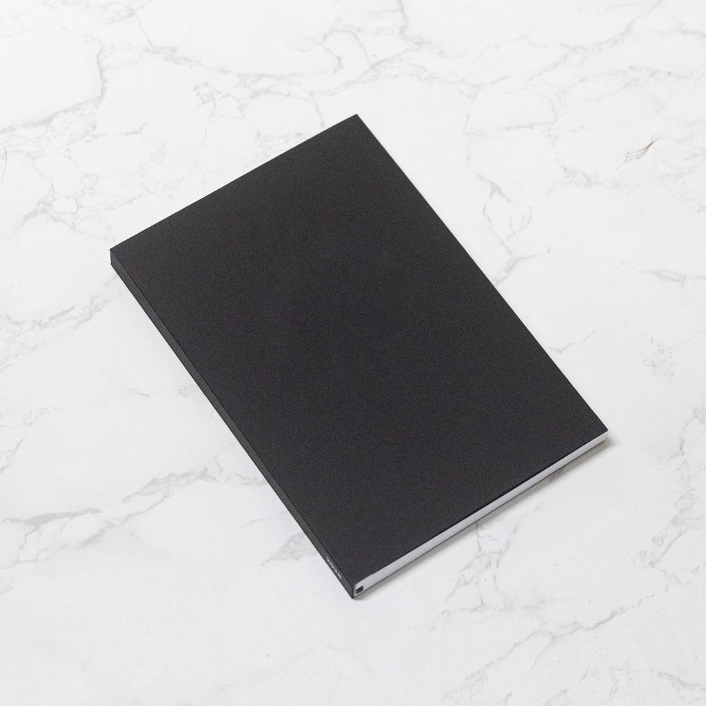 PREMIUM - Notebook · Lay-flat · 144 páginas · Tamaño similar a A5