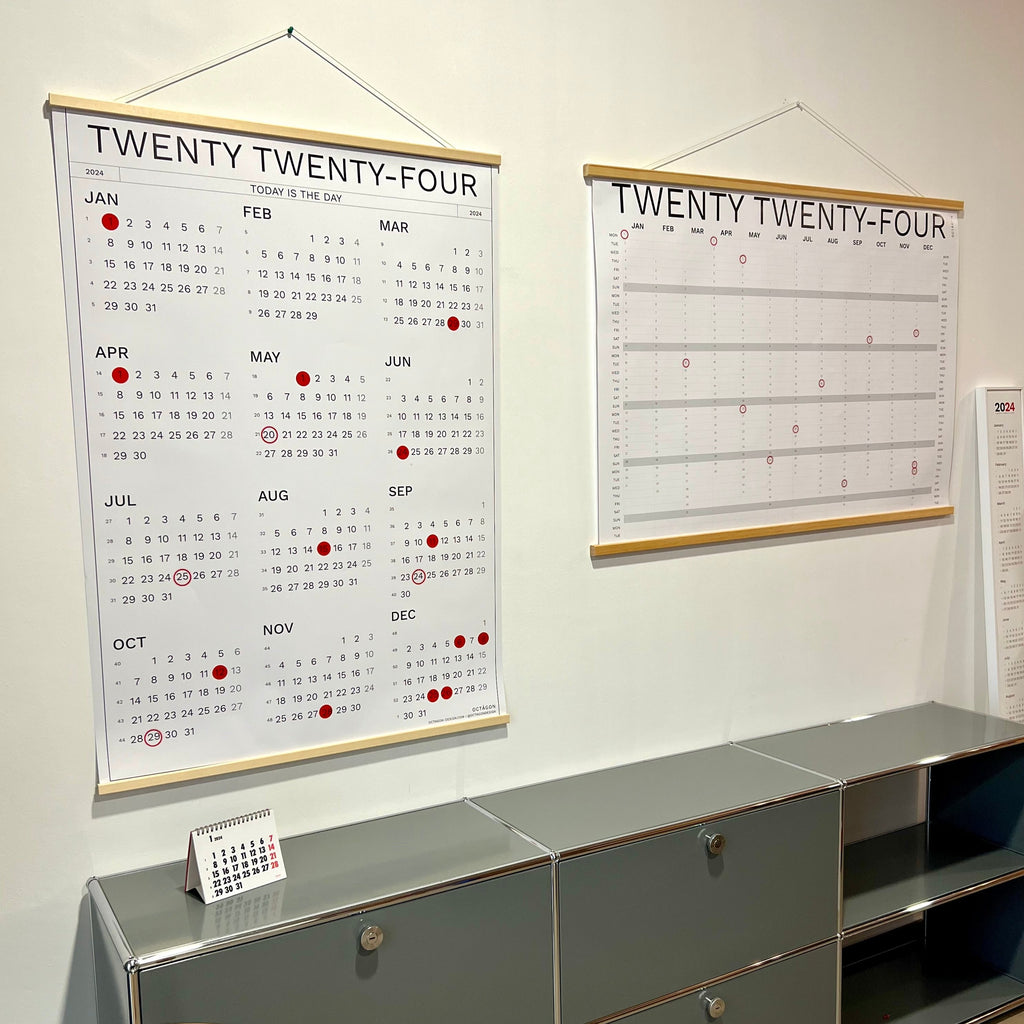 Woodenmagnetichangerforcalendars.A0size_vertical.84cm._122cm