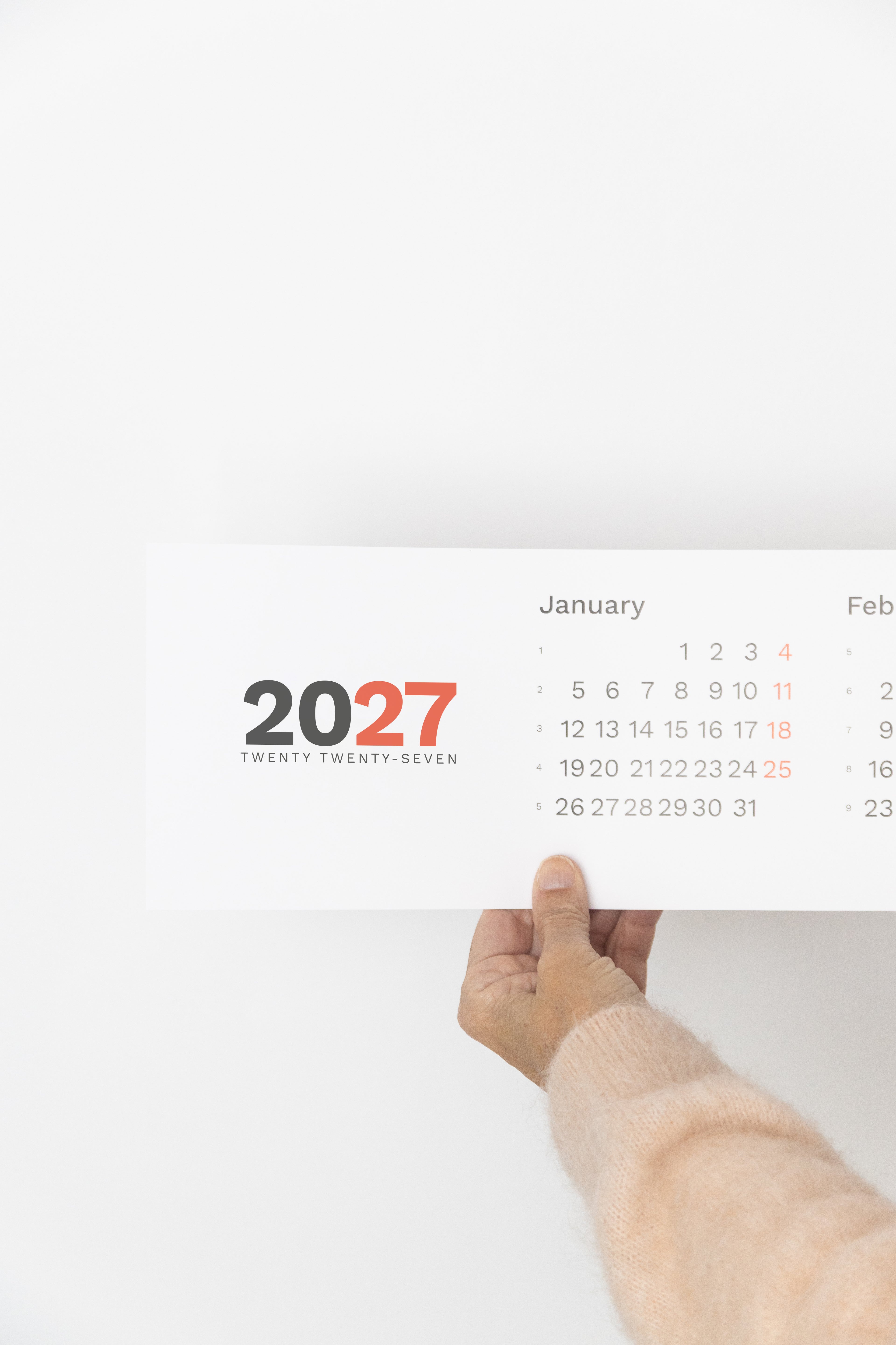 2027 Horizontal Calendar by Octàgon Design. Detail of the design.