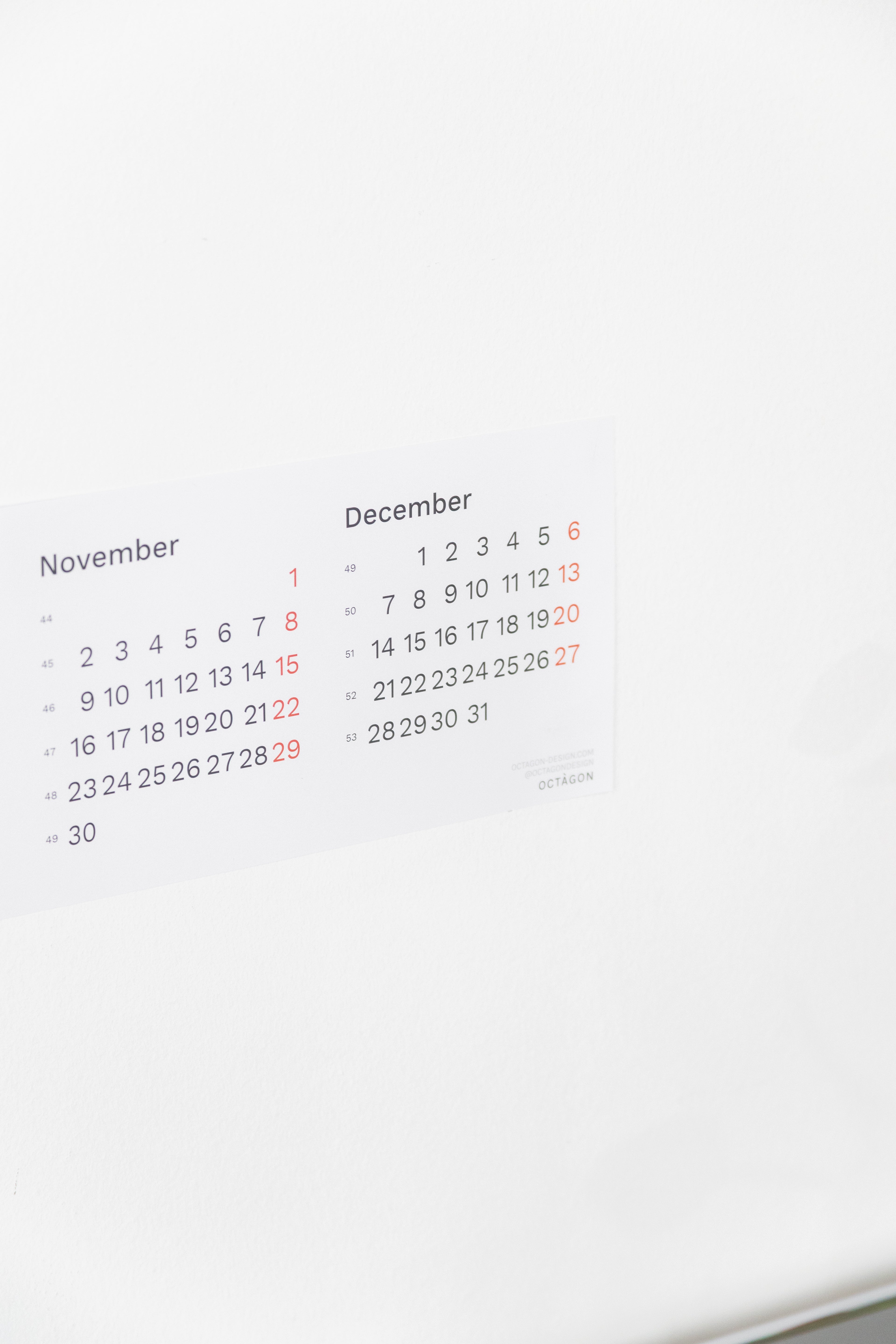 2027 Horizontal Calendar by Octàgon Design. Detail of the design.