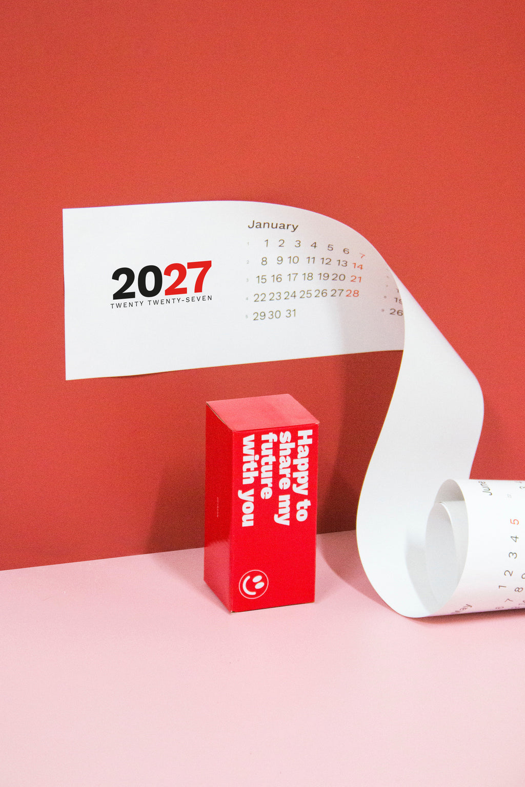 2027 Horizontal Calendar by Octàgon Design. The calendar and his packaging.