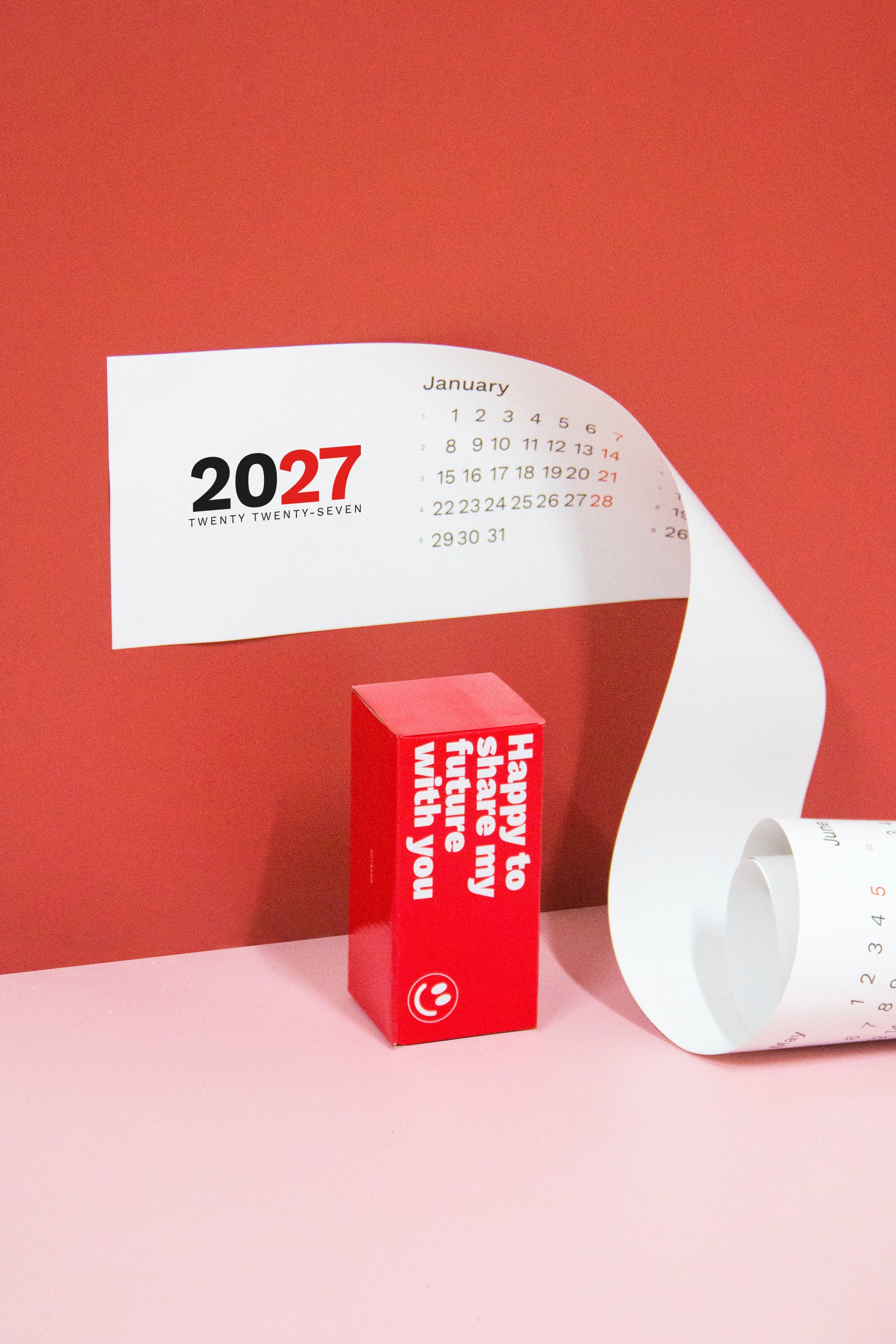 2027 Horizontal Calendar by Octàgon Design. The calendar and his packaging.