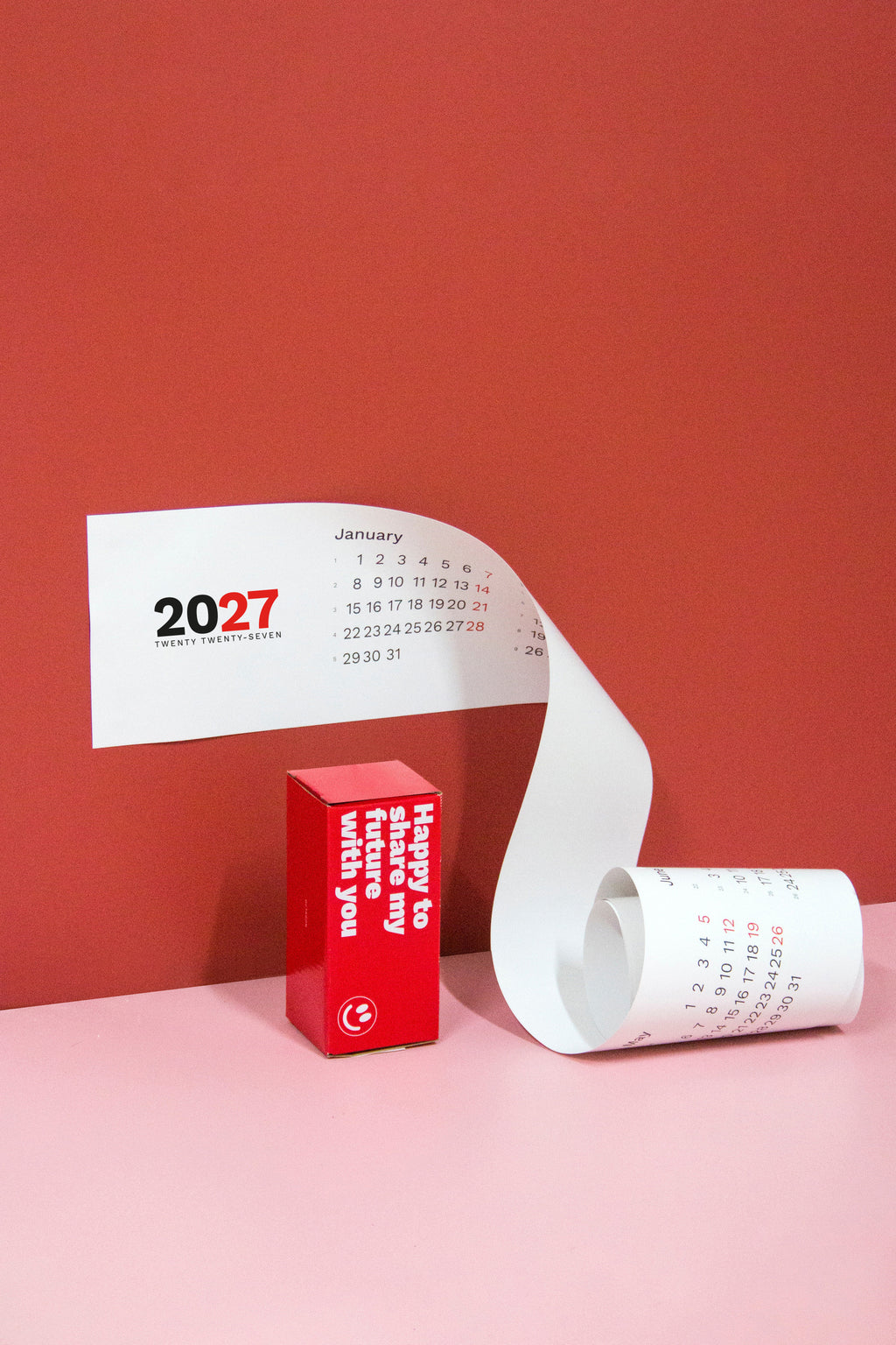 2027 Horizontal Calendar by Octàgon Design. The calendar and his packaging.
