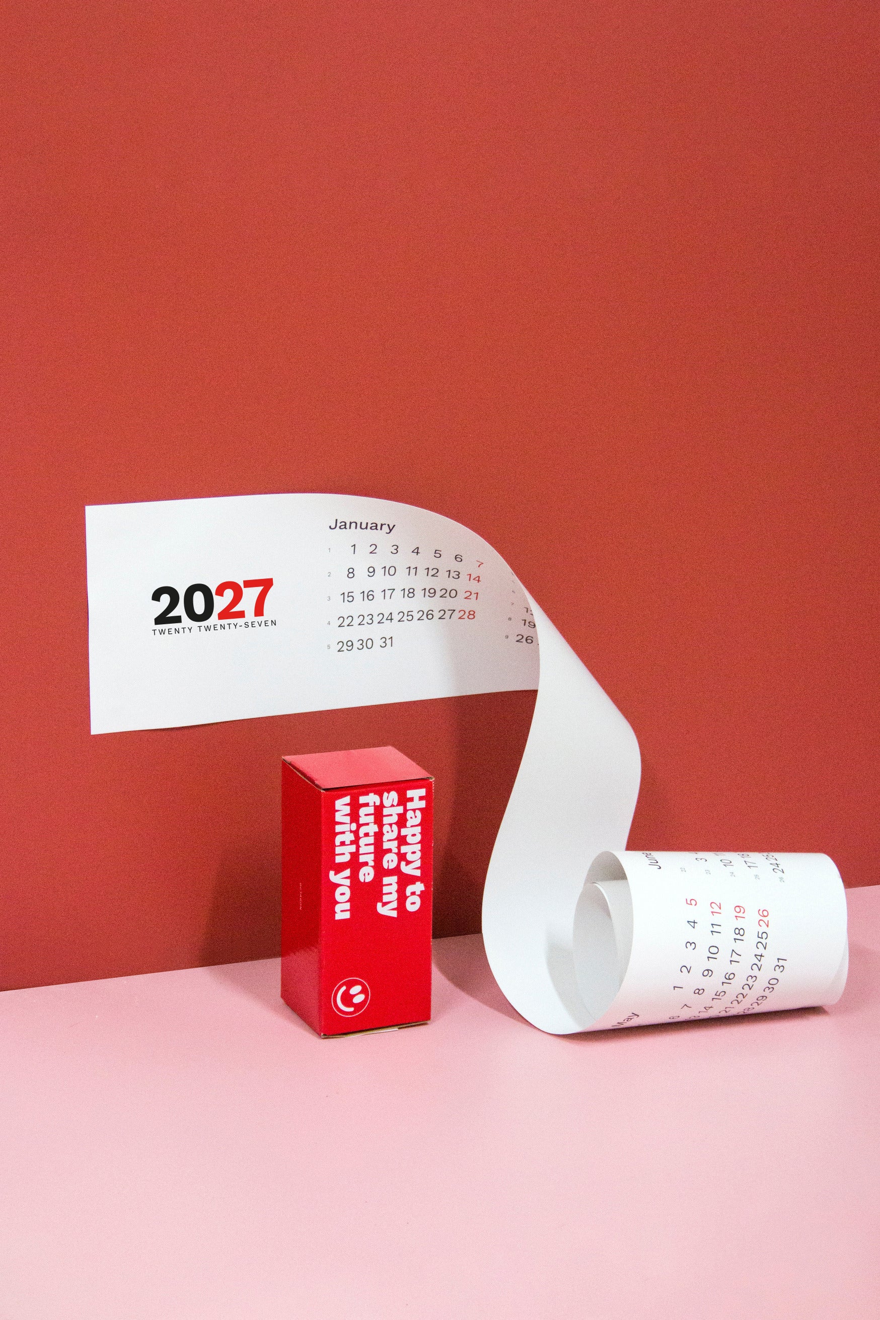 2027 Horizontal Calendar by Octàgon Design. The calendar and his packaging.