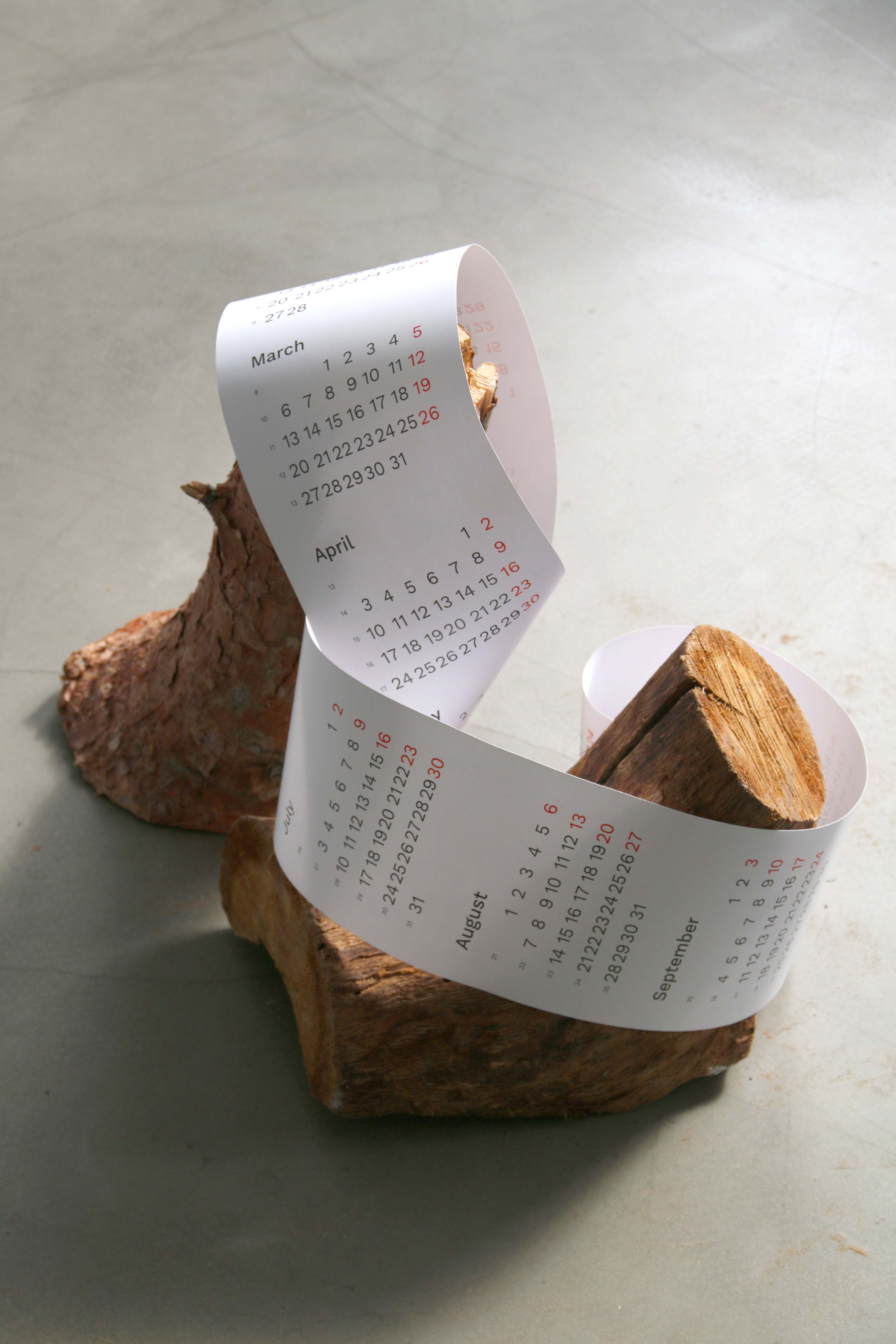 2027 Vertical Calendar by Octàgon Design. Artistic image of the calendar.
