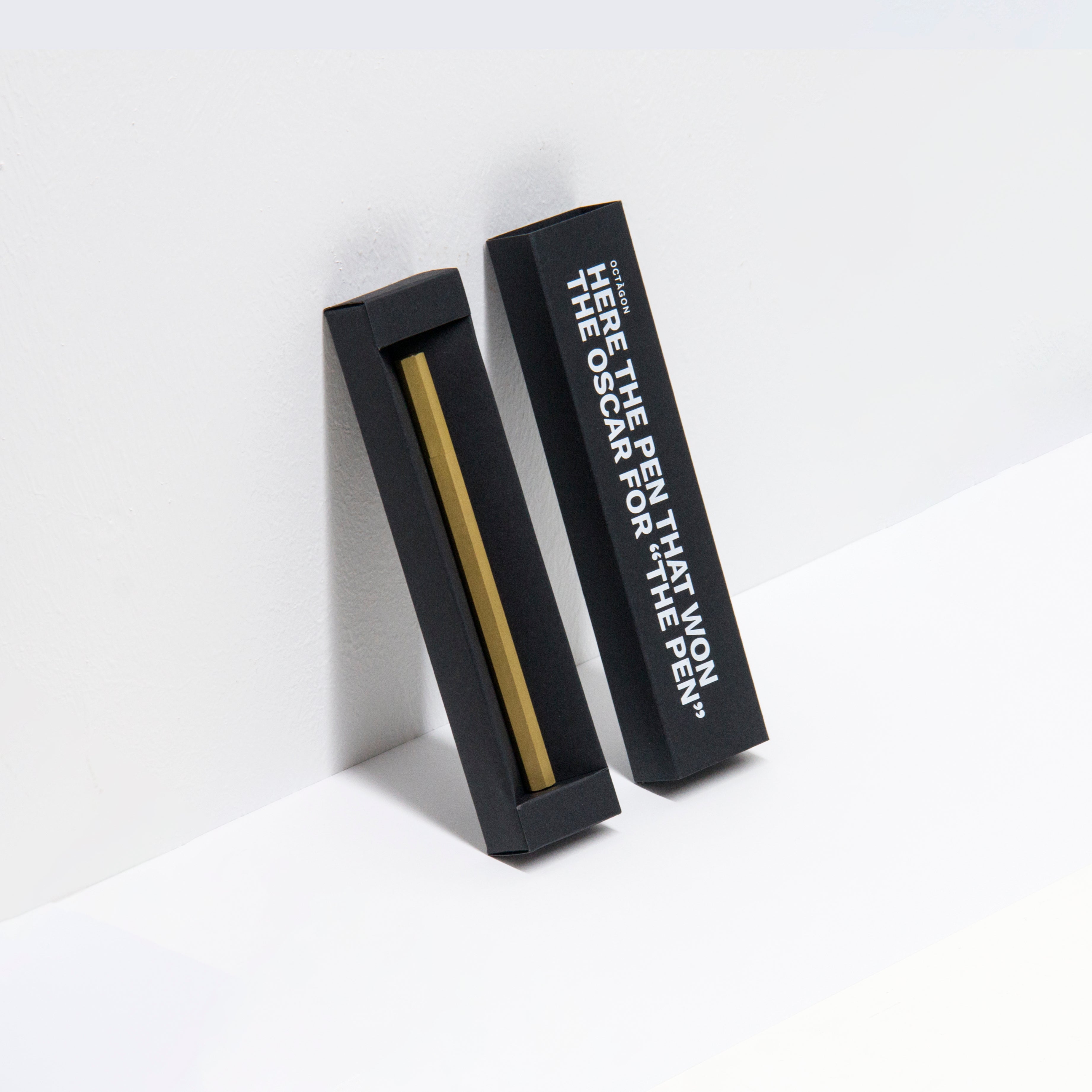 Octàgon Design Legacy Pen, minimal design and gold color with his gift box