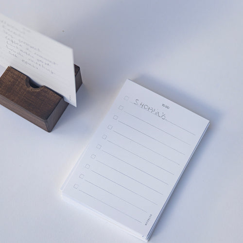 Min Cards – To Do / Notes with checkboxes on a light gray surface