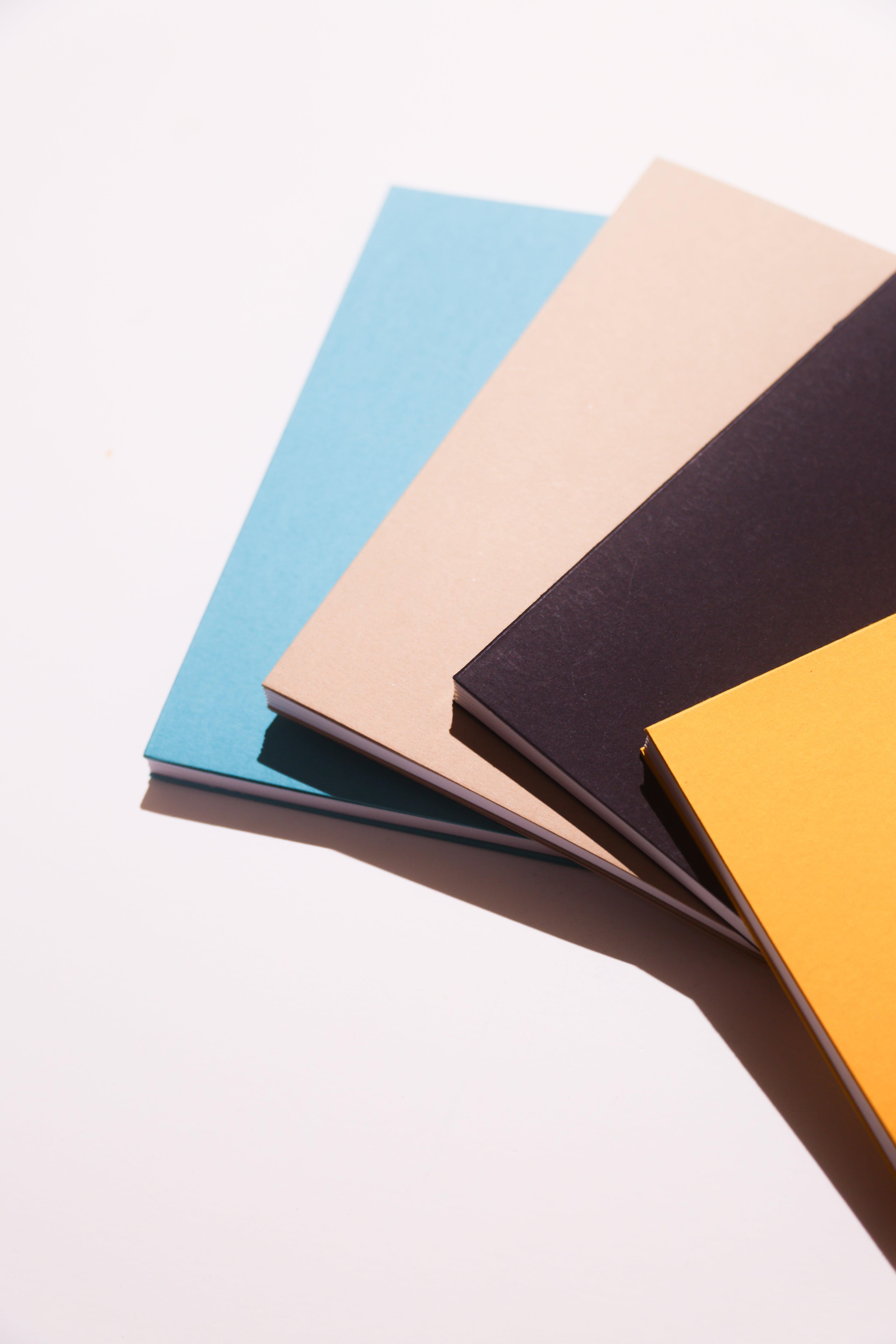Open Spine Notebook 13,5x20 cm (80 pages) · Dotted. Exposed spine detail and color.