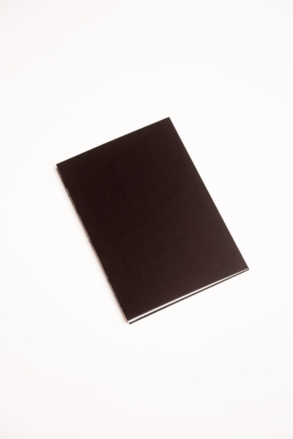 Open Spine Notebook 13,5x20 cm (80 pages) · Dotted. Black color cover.