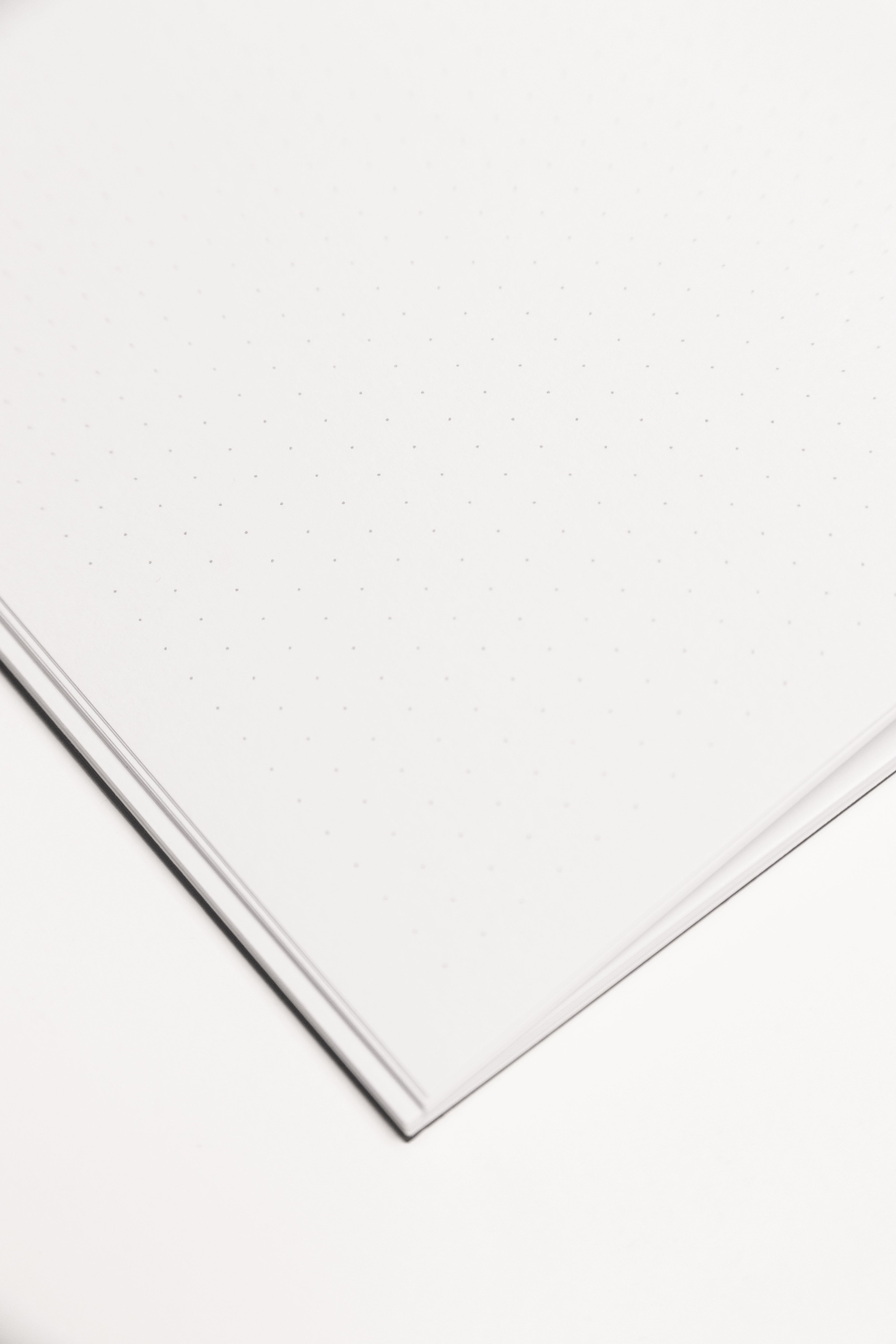 Open Spine Notebook 13,5x20 cm (80 pages) · Dotted. Lay-flat opened notebook. Black color.