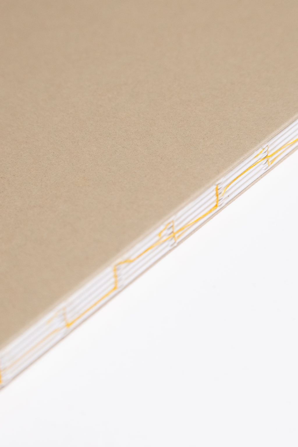 Open Spine Notebook 13,5x20 cm (80 pages) · Dotted. Exposed spine detail. Camel color.
