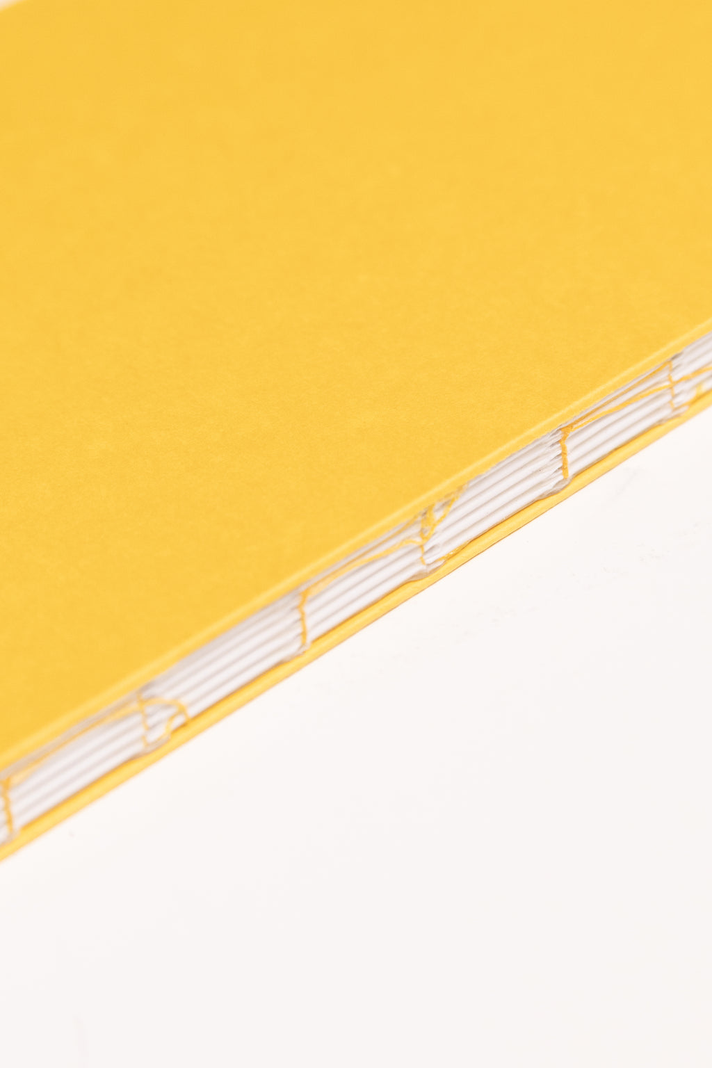 Open Spine Notebook 13,5x20 cm (80 pages) · Dotted. Exposed spine detail. Indian Yellow color.