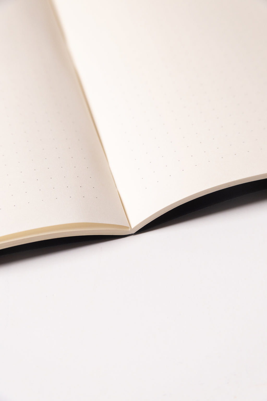 Black Dotted Notebook 13.5x20 cm (A5) | Octàgon Design. Dotted paper.