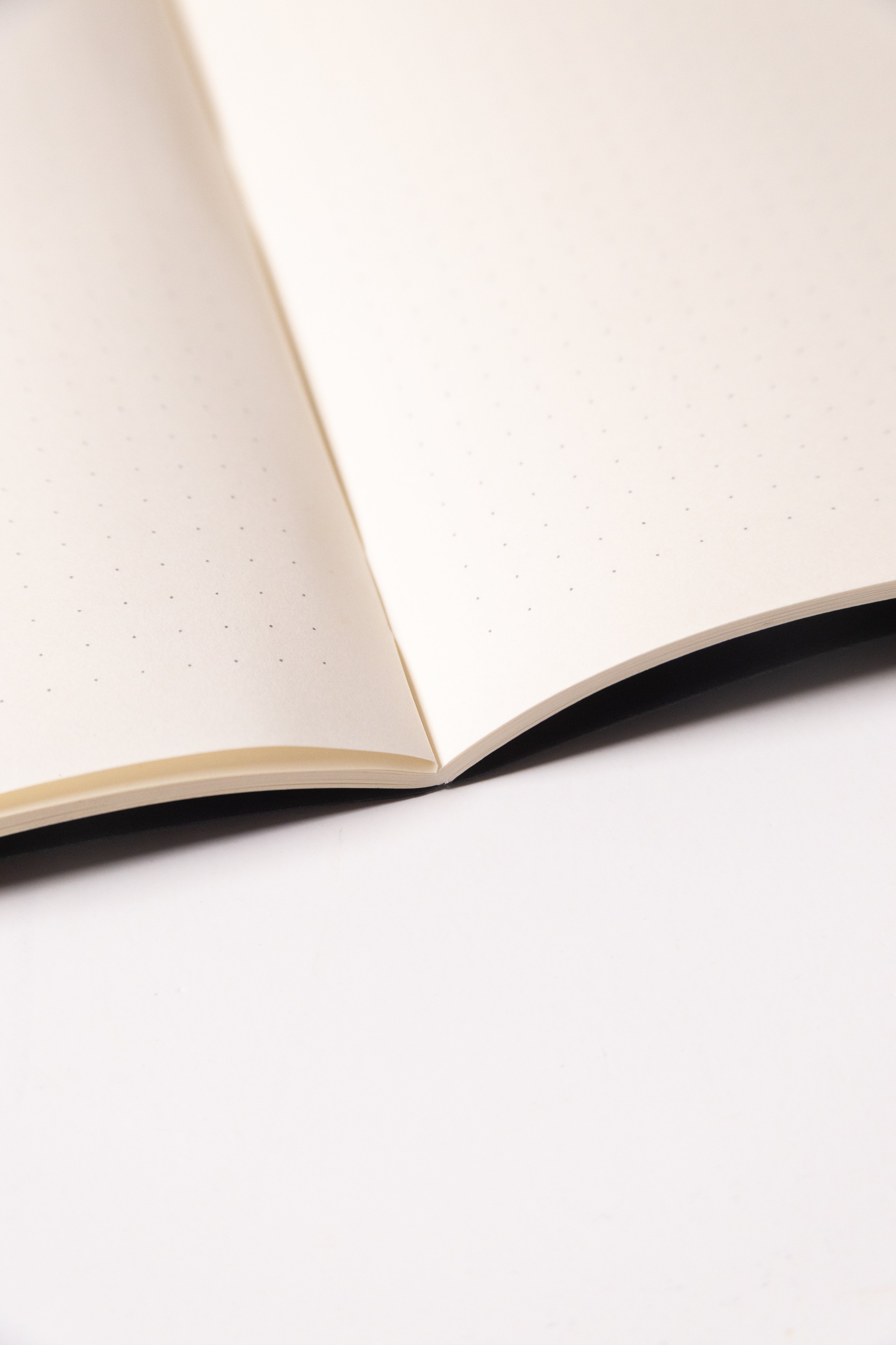 Black Dotted Notebook 13.5x20 cm (A5) | Octàgon Design. Dotted paper.