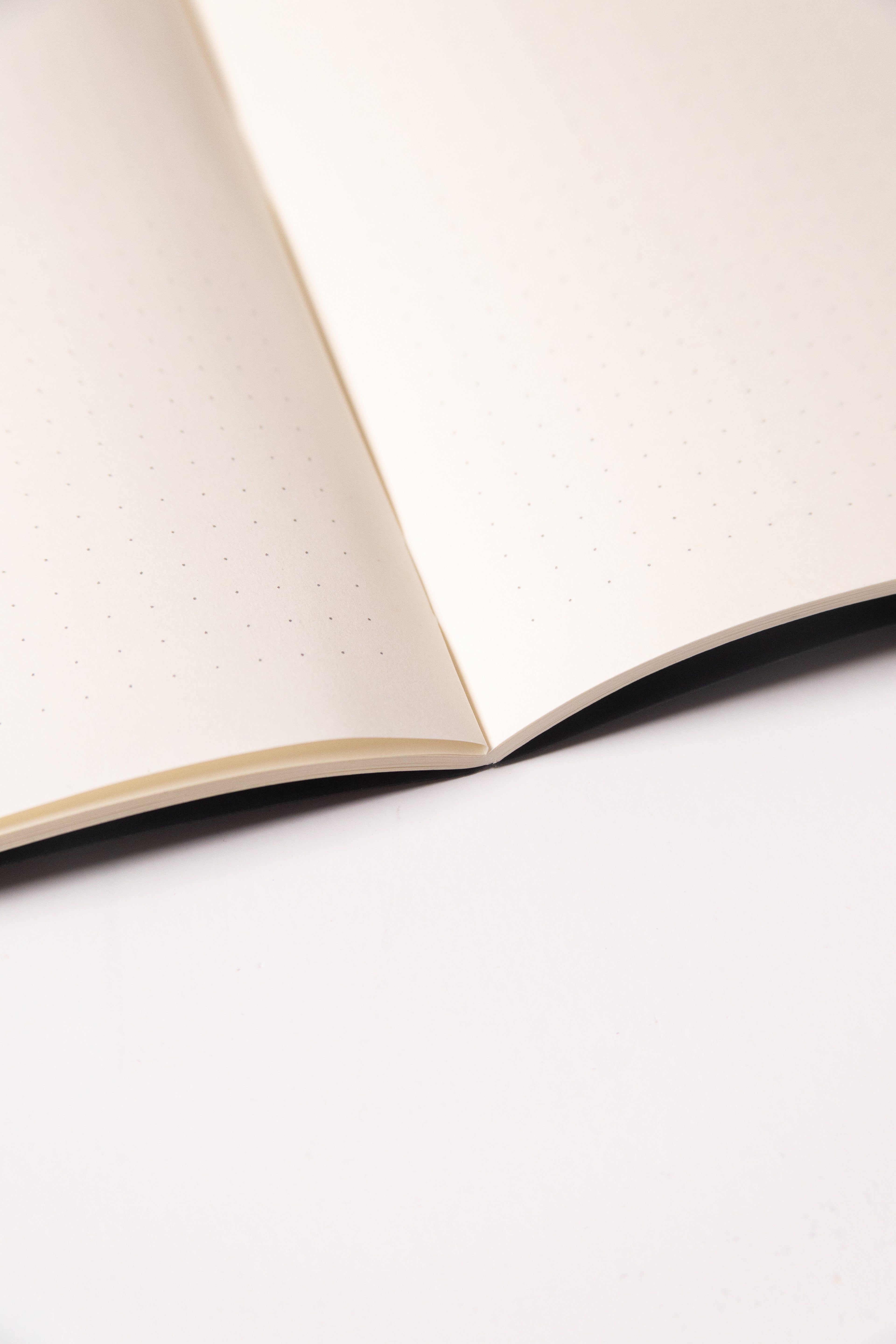 Black Dotted Notebook 13.5x20 cm (A5) | Octàgon Design. Dotted paper.