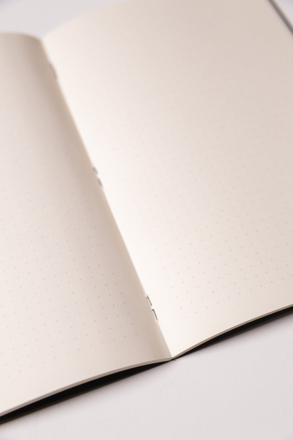 Black Dotted Notebook 13.5x20 cm (A5) | Octàgon Design. Binding detail. 