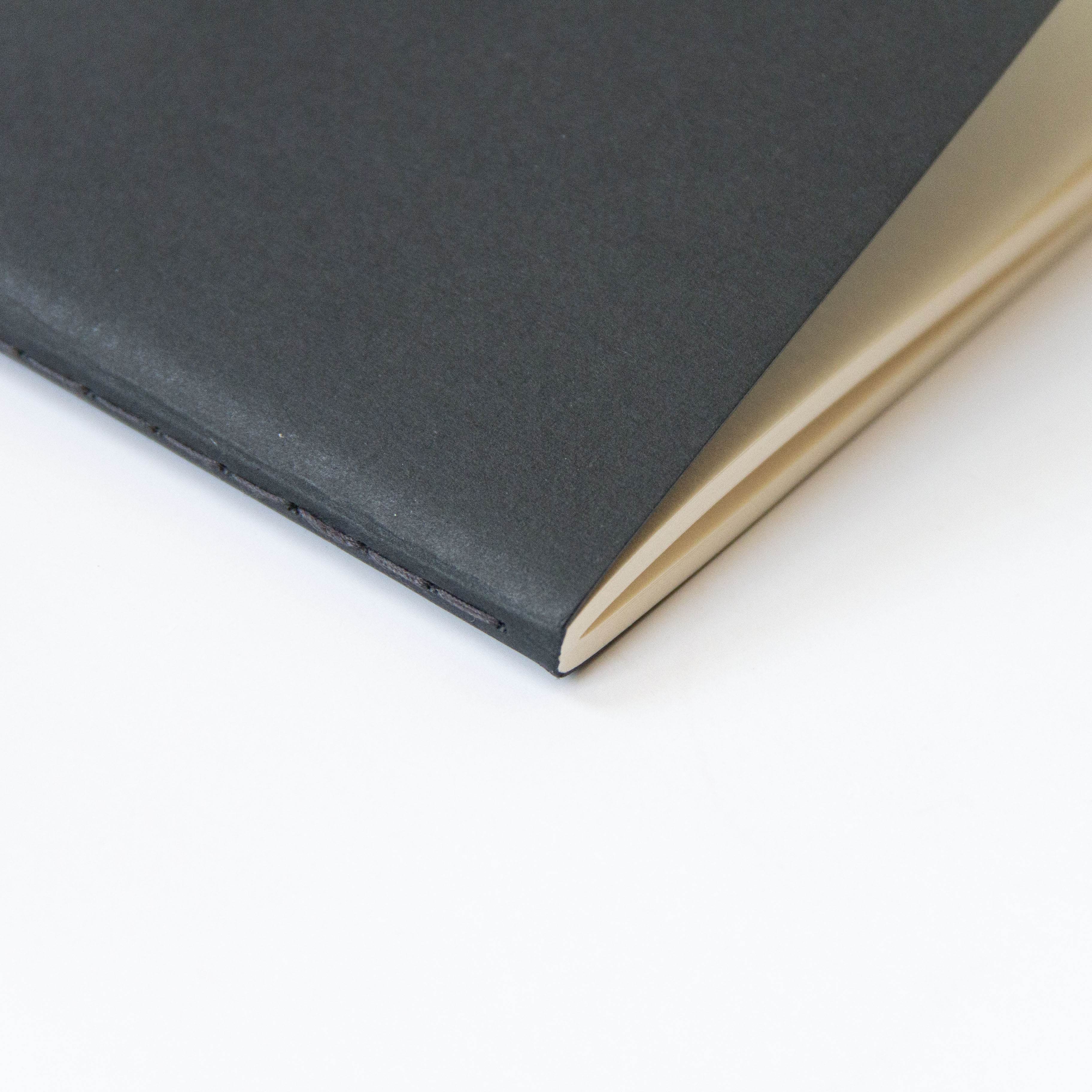 OCTÀGON DESIGN | "Black" notebook details. Binding with black thread.