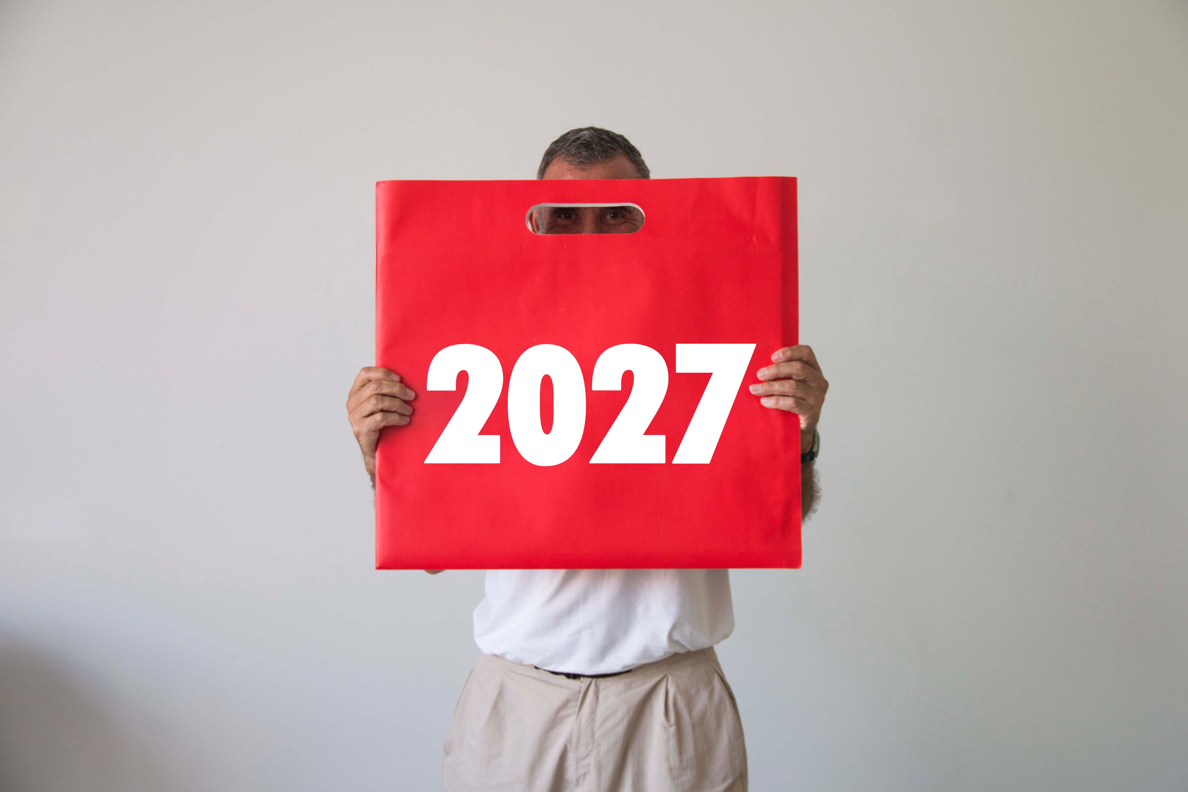 2027 Vinçon wall Calendar by Octàgon Design. A man holding the bag of the Vinçon Calendar.