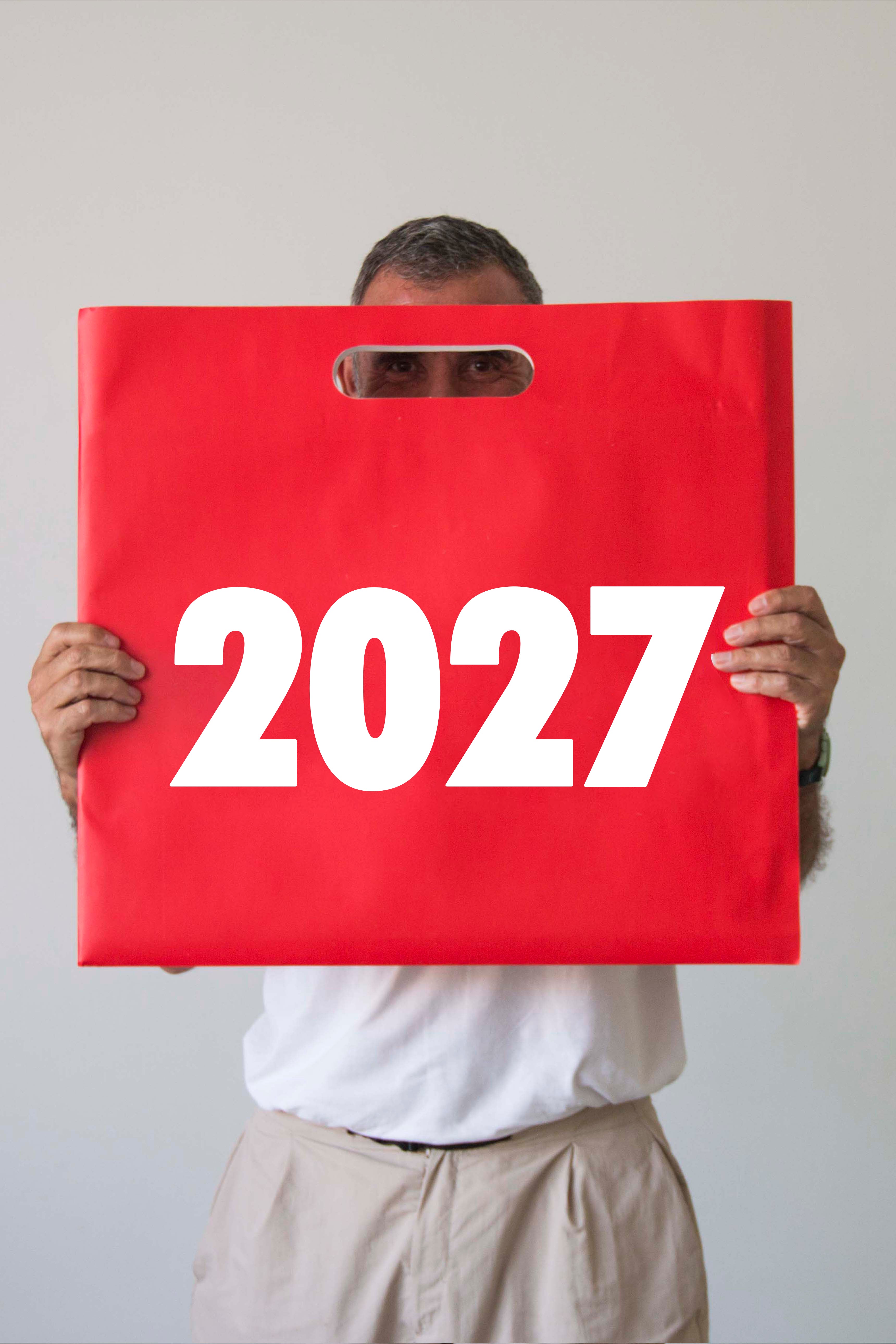 2027 Vinçon wall Calendar by Octàgon Design. A man holding the bag of the Vinçon Calendar.