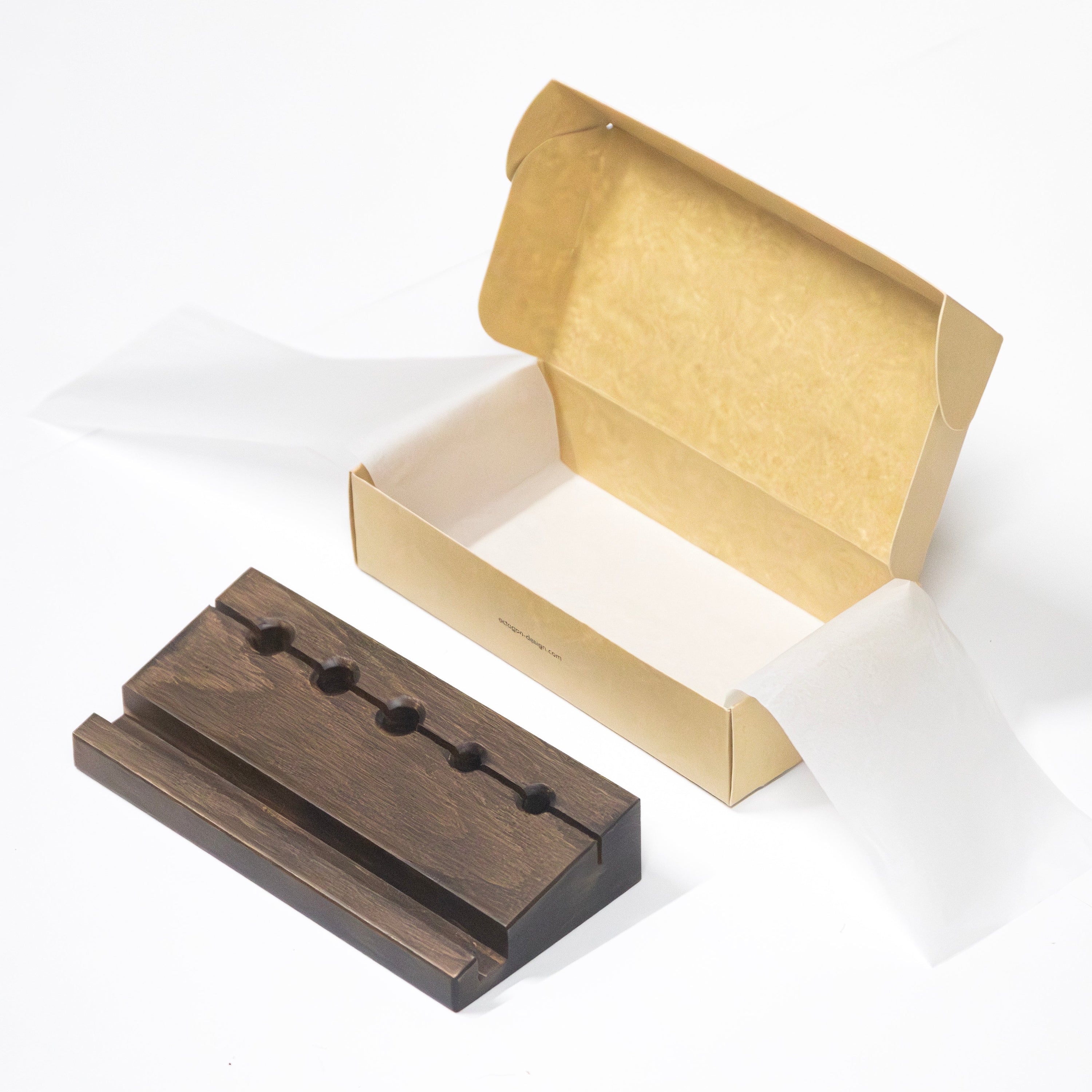 Min Prism Pencil Holder with his Kraft packaging box.