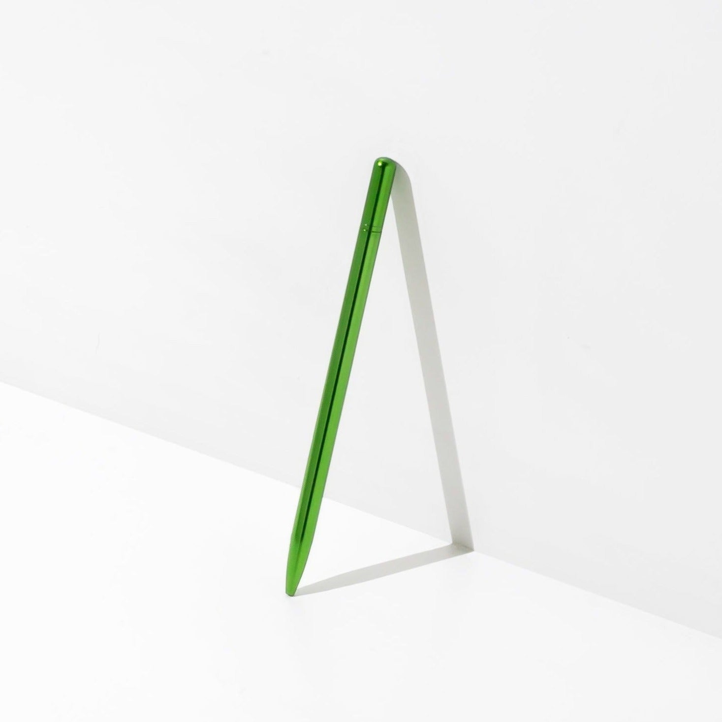 OCTÀON DESIGN | "drop pen" metallic green color.
